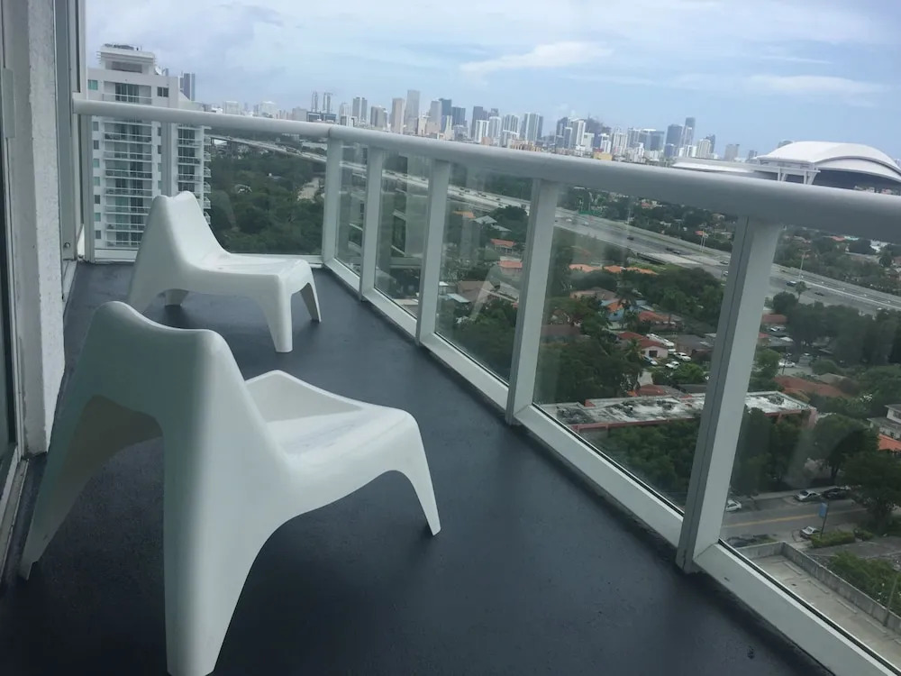 LYX Suites by the Miami River