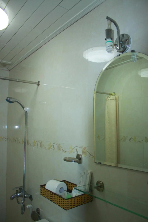 Gold Night Hotel