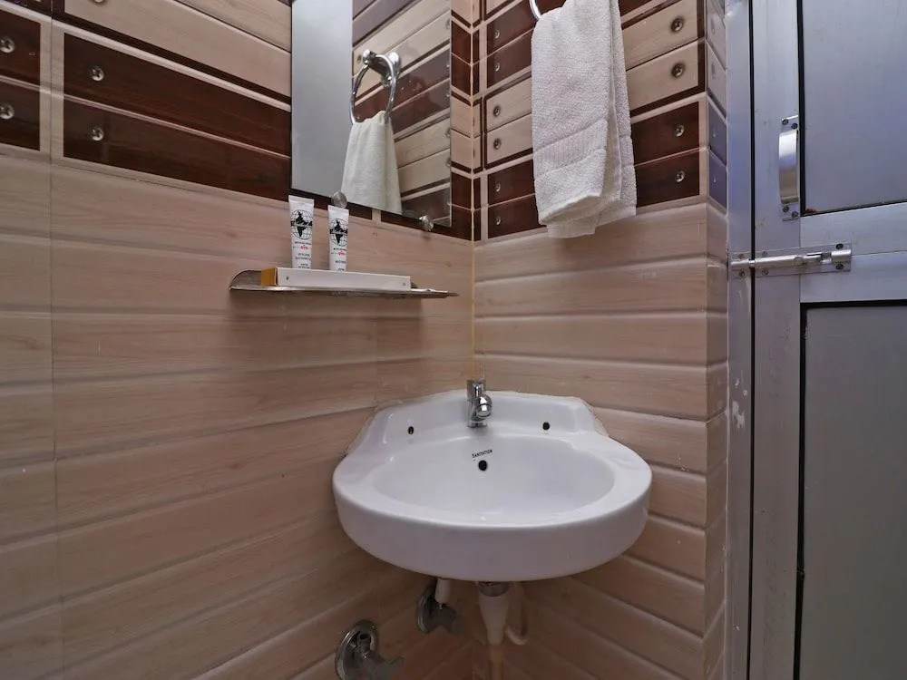 OYO 33471 Hotel Magadh Empire
