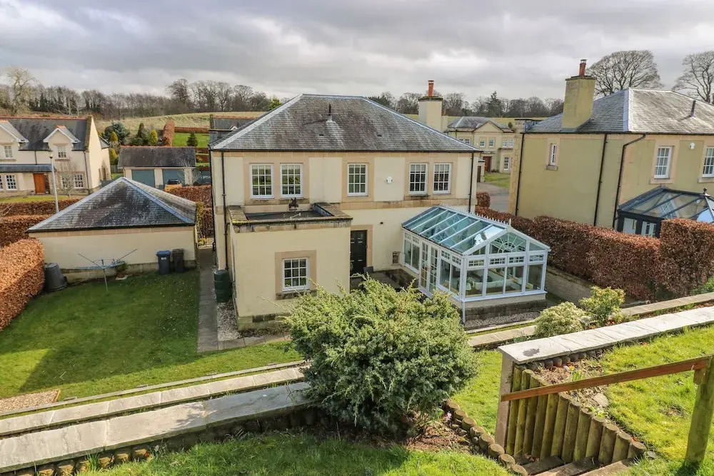 40 Bowmont Court
