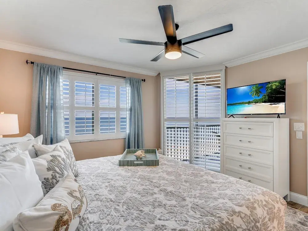 Beach Villas 703 Gulf-View with Pool, Beach Access & BBQ Area