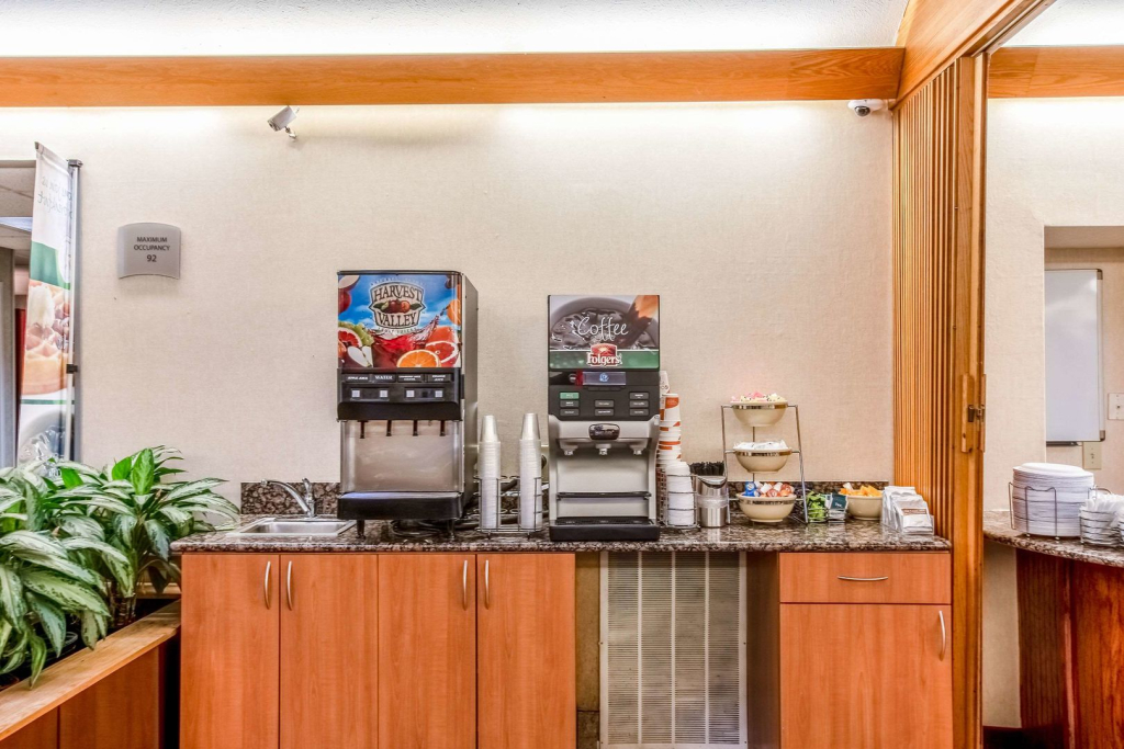 Country Inn & Suites by Radisson, Muskegon, MI