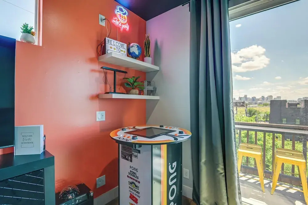 Skyline Views: Nashville Townhome 3 Mi to Broadway