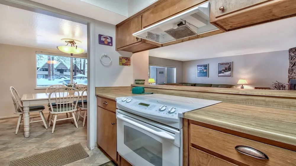 Altomare's Bavarian Ge  1148ha 3 Bedroom Condo