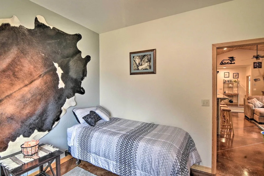 Stunning Home w/ Fire Pit, 11 Mi to Mt Yale!