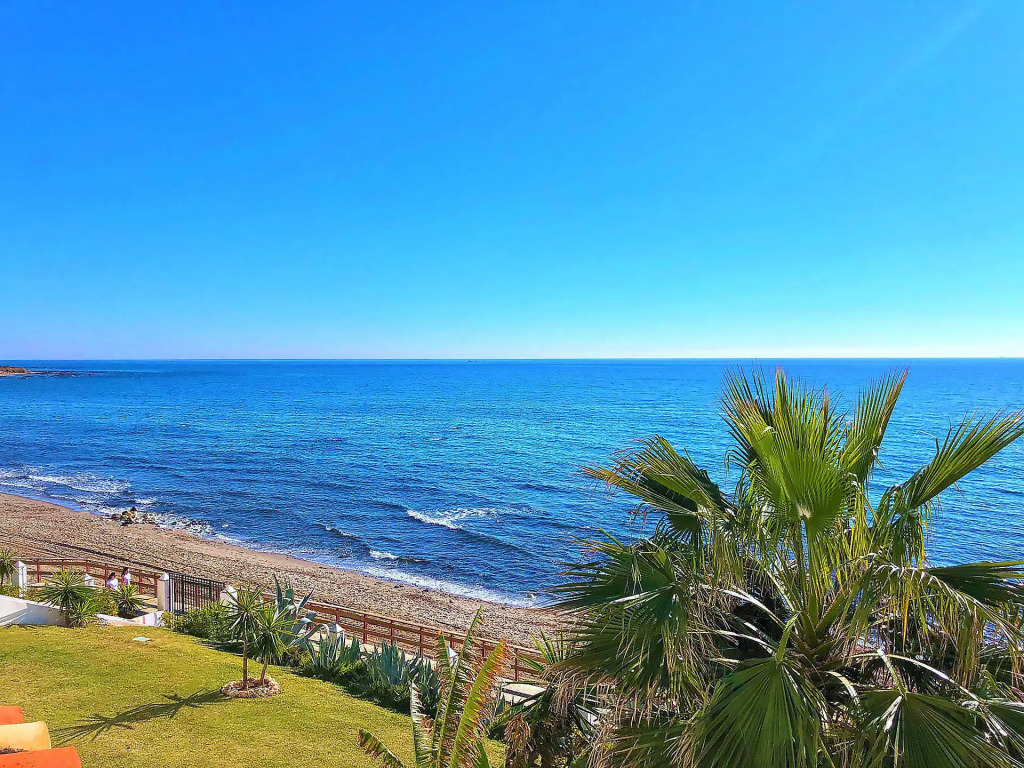 Stunning beachside apartment - Playa Lucera - Mijas Costa - CS126
