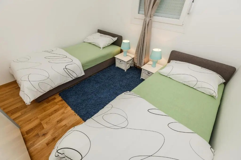 Sky Split Apartment