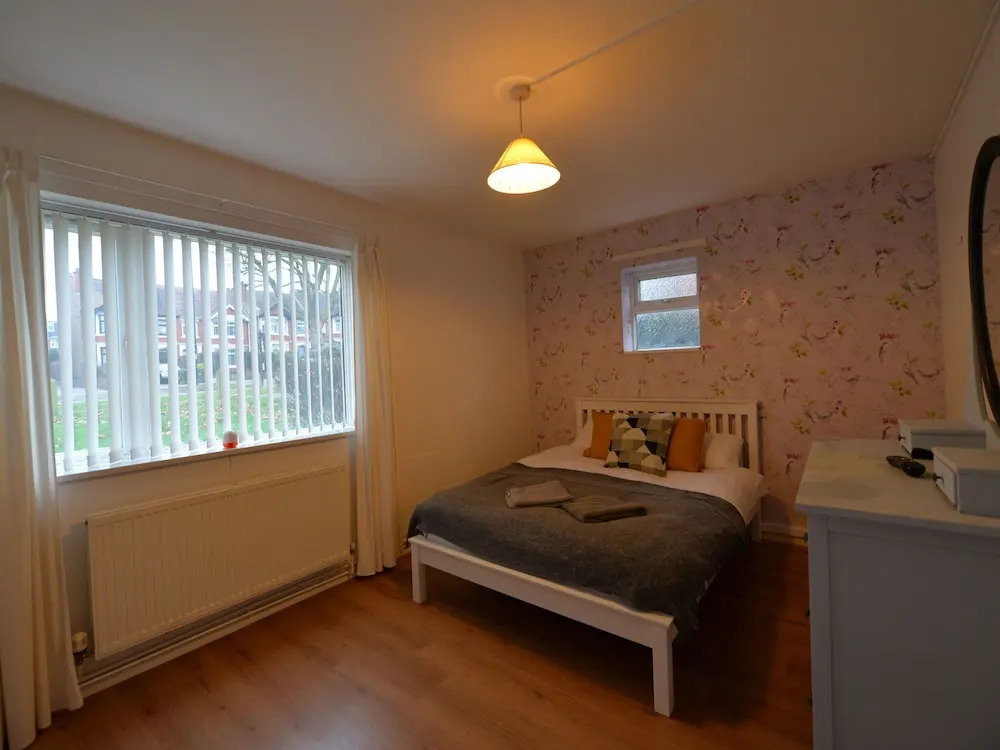 Pretty Family Apartment in Coventry Near Fargo Village