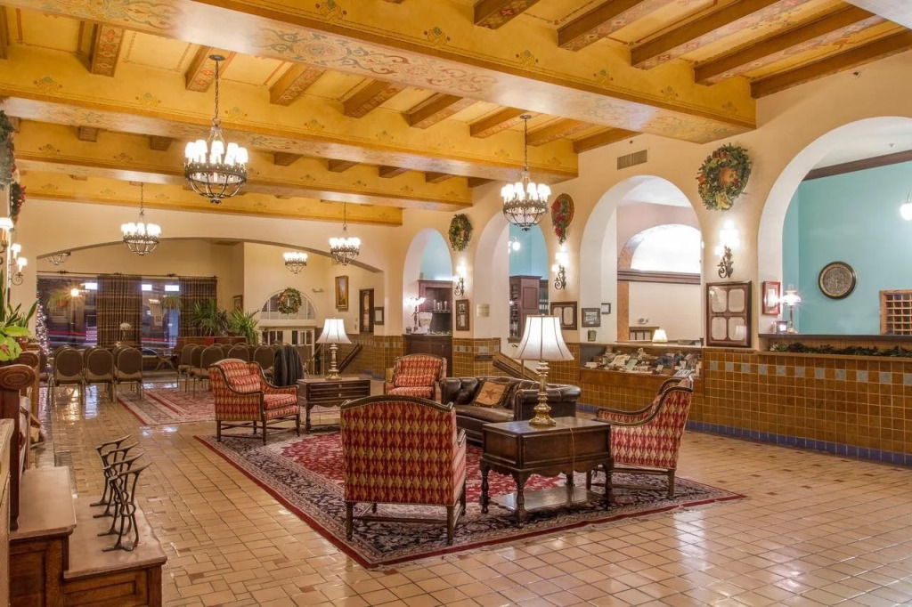 Hassayampa Inn