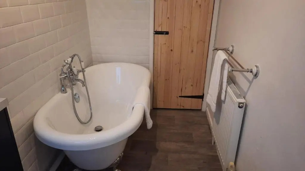 Old Post Office - Hot Tub, Real Fire, Cumbrian Lakes Coastal Cottage