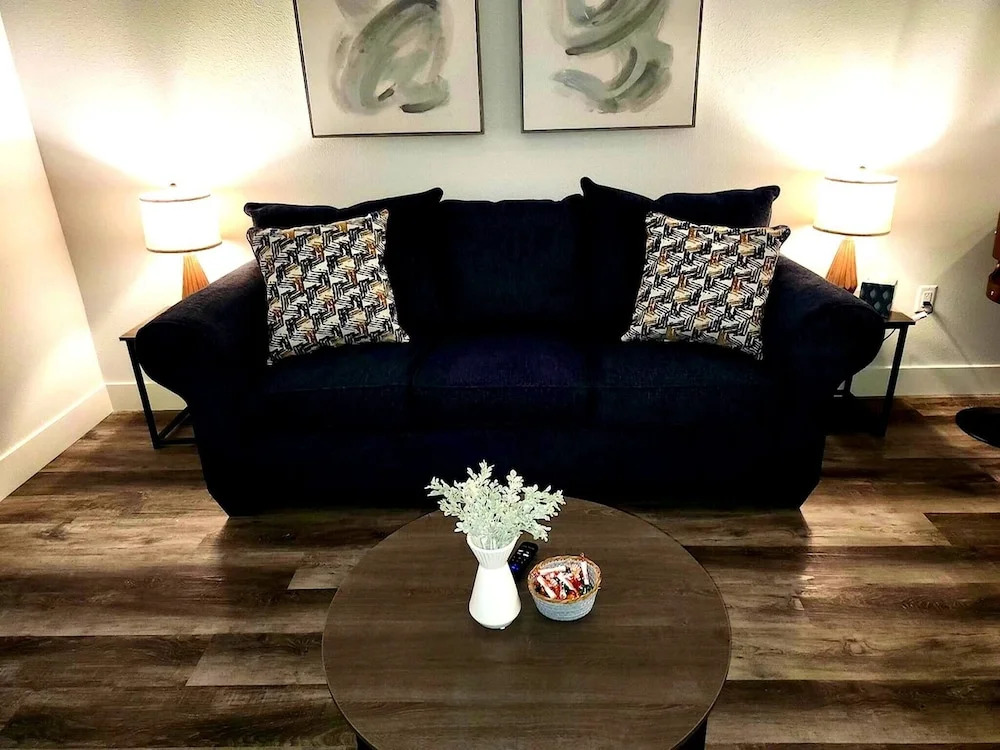 Calm Luxury Living 1BR Retreat Pool, Hot Tub, Wifi