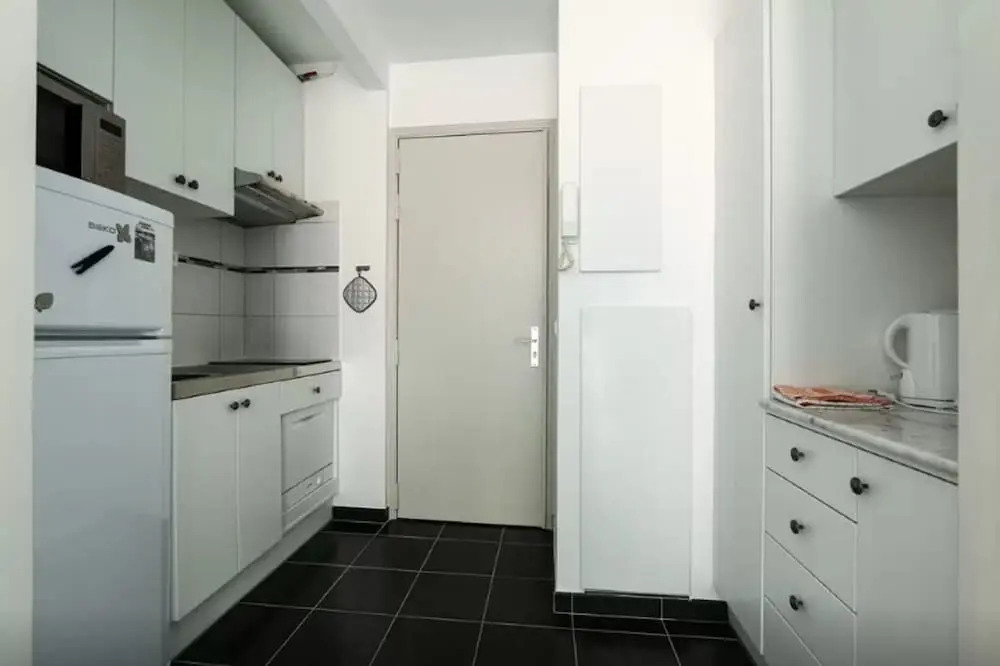 Sunny and Modern 1 Bedroom with Balcony2
