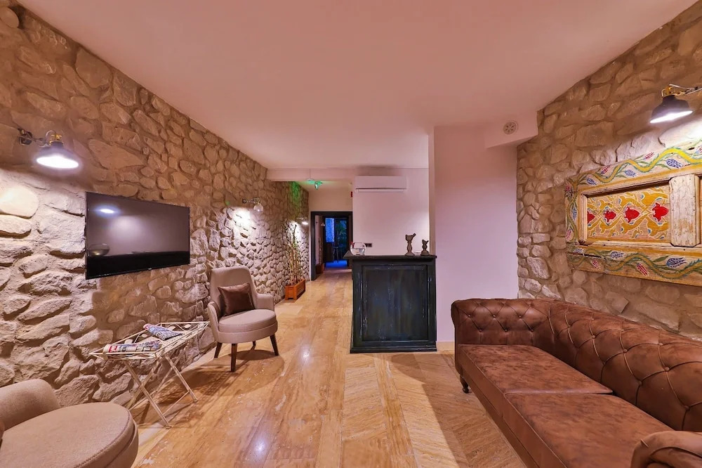 Pitoresk Otel