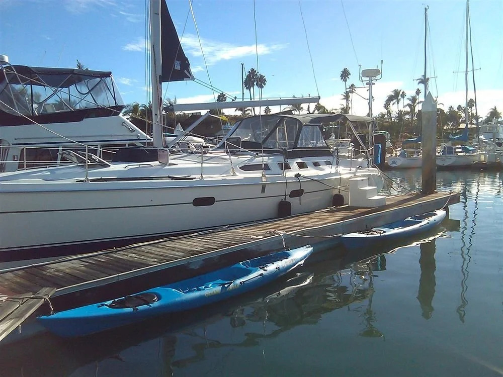 Dockside Yacht Lodging