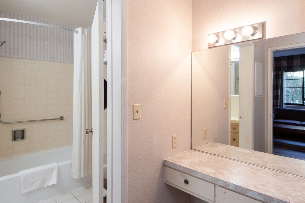 Studio City Court Yard Hotel