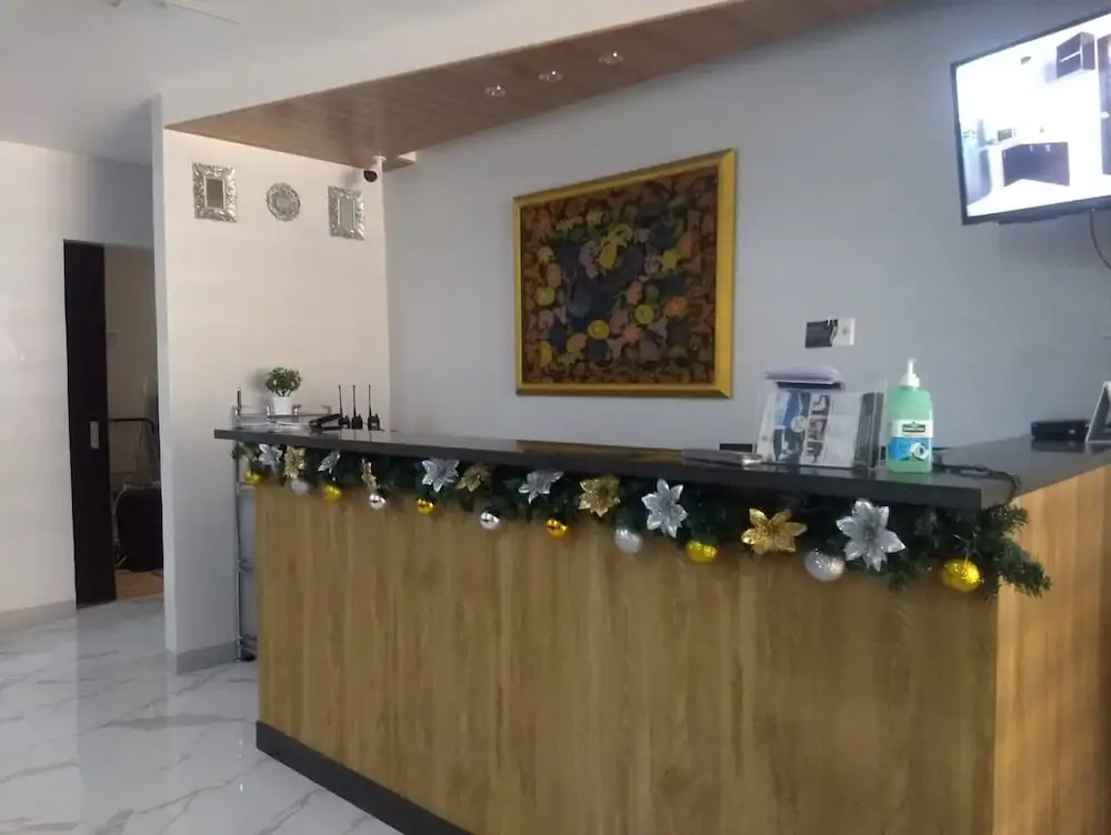 OYO 848 Dona Aurora Condotel