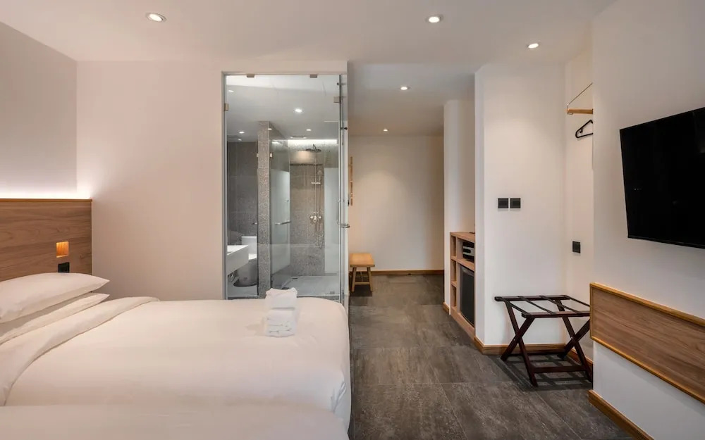 ZEN MASTER HOTEL