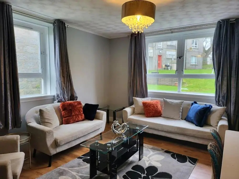 4 Bedroom Apts at Sensational Stay Serviced Accommodation Aberdeen- Powis Crescent