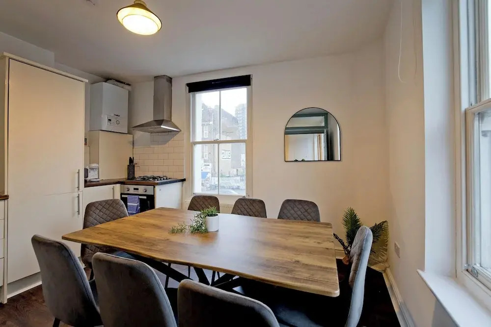 Imperial Corner House-Whitechapel Apartment