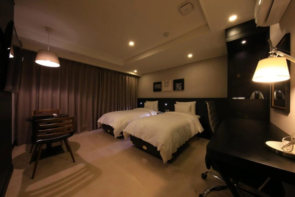 Kobos Hotel