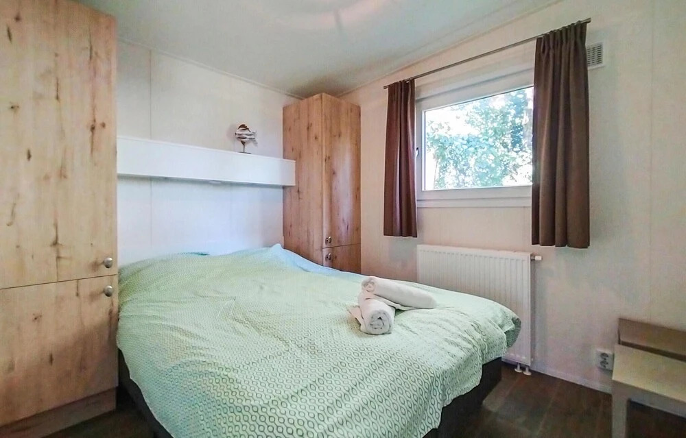 2 Bedroom Amazing Home In Heinkenszand