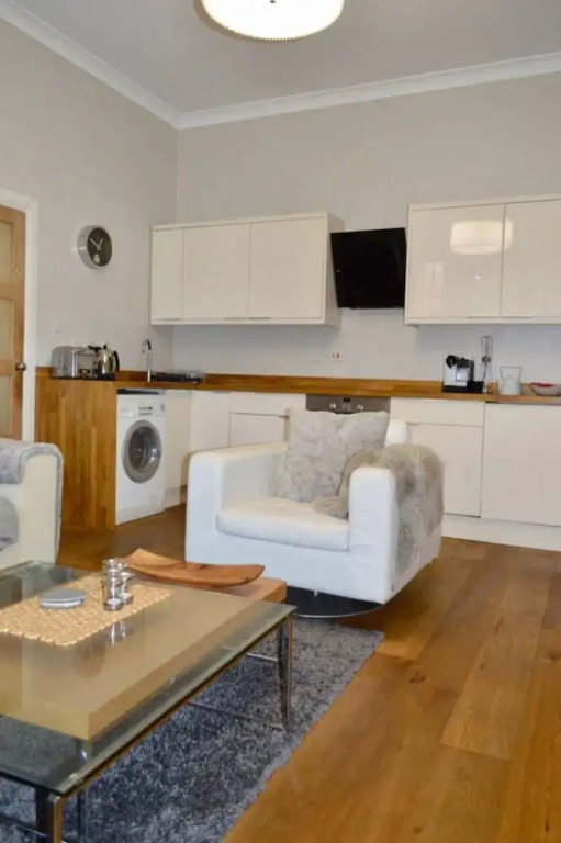 Modern Open-plan Leith Flat