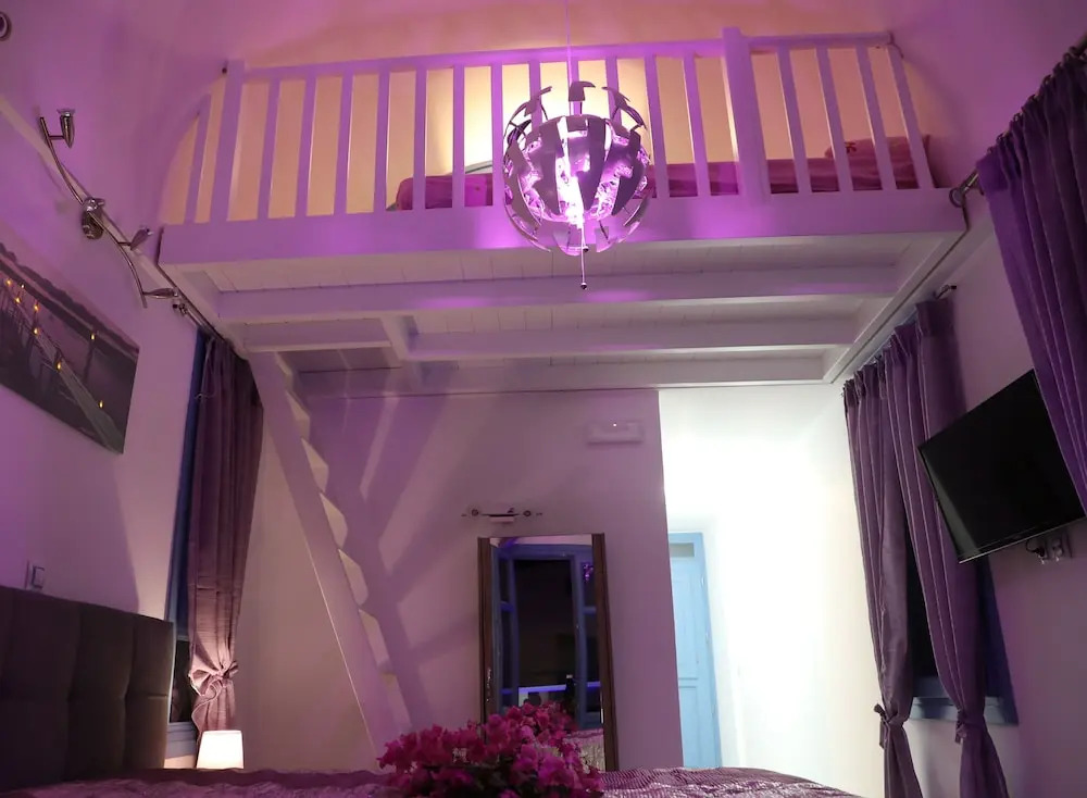 Captain Lazaros Detached Beach Villa and Suites