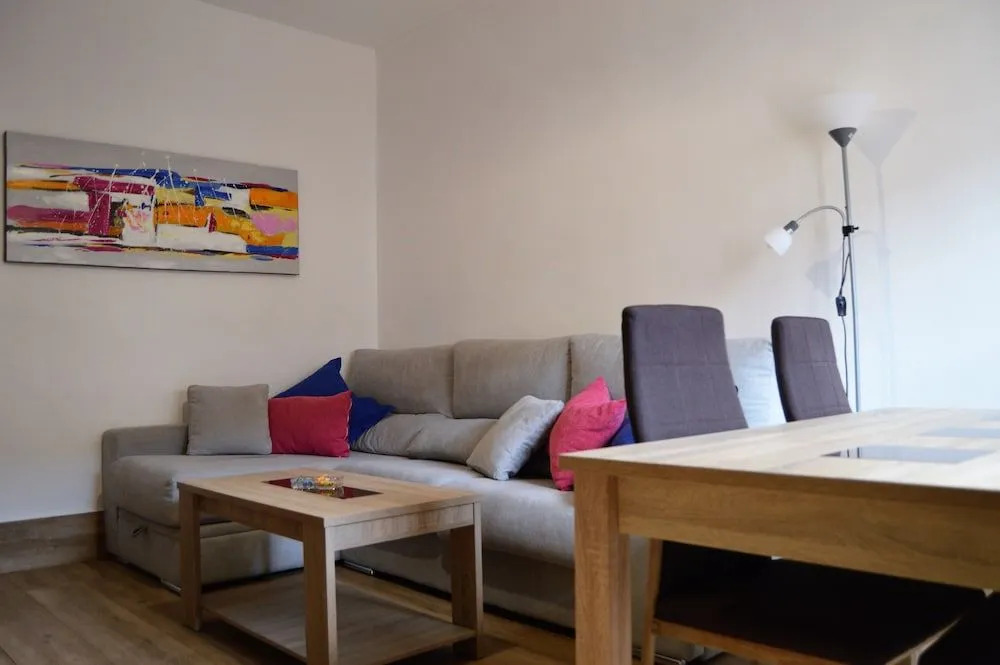 Apartamentos Turísticos - Hostal Los Alisos