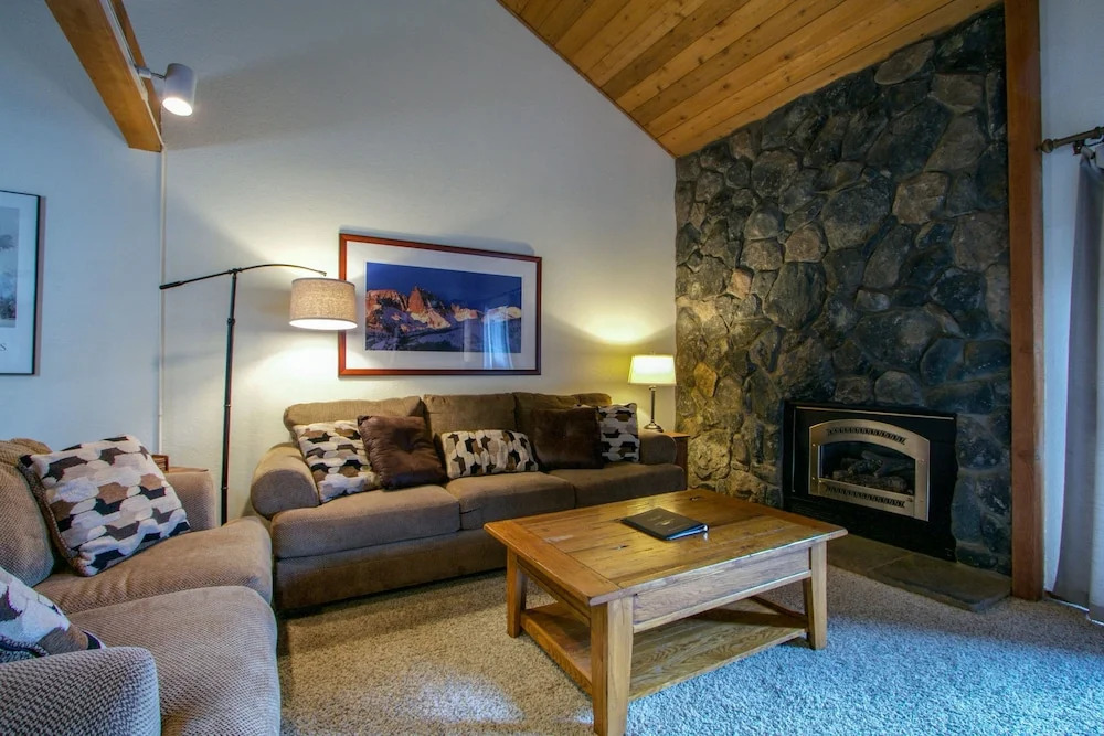 Snowcreek 626 2 Bedrooms 2 Bathrooms Condo