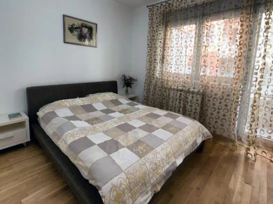 Apartment 32