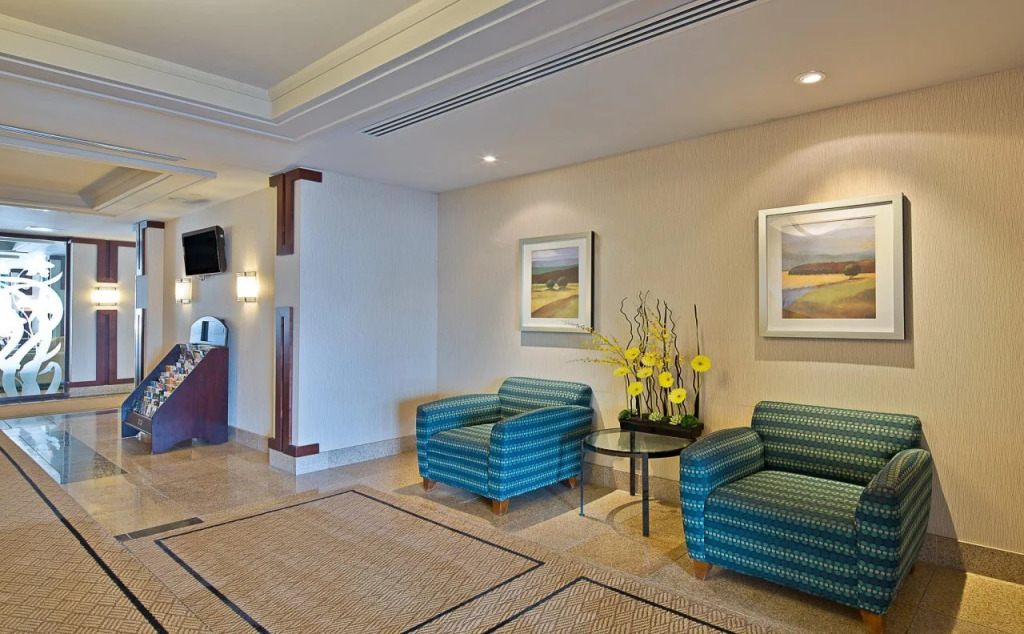 Holiday Inn Express Hotel & Suites Ottawa Airport by IHG