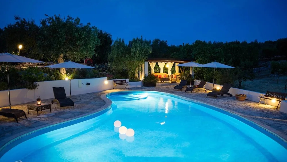 Spacious Villa with Private Pool in Castellana Grotte