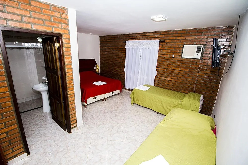 Madre America Hotel & Hostel