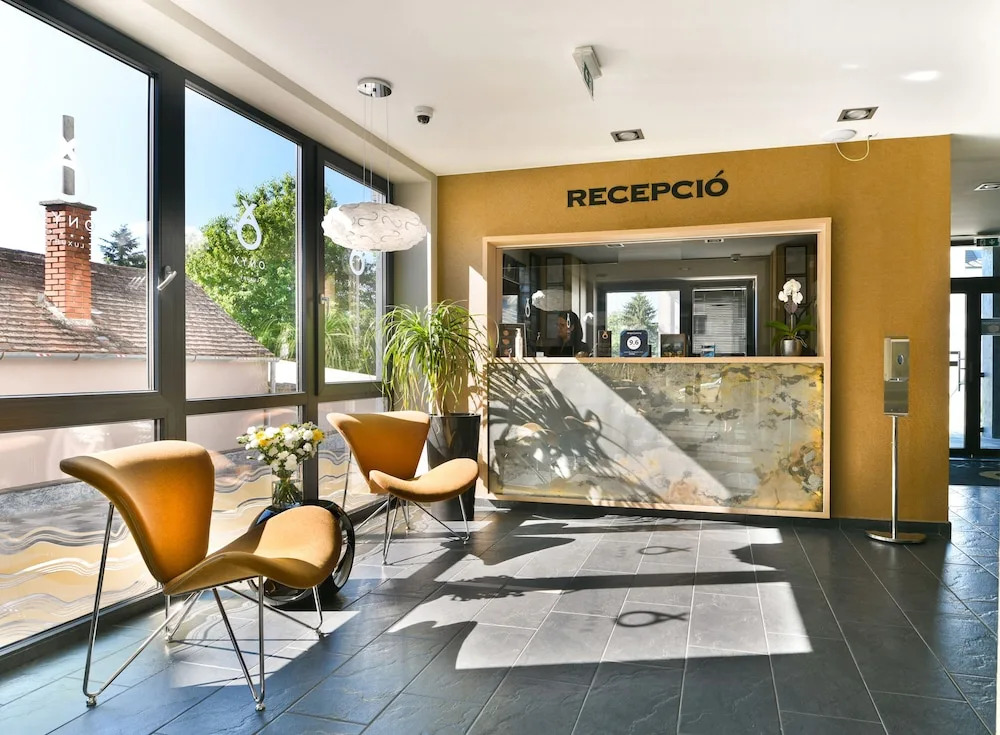 Onyx Luxury Sarvar