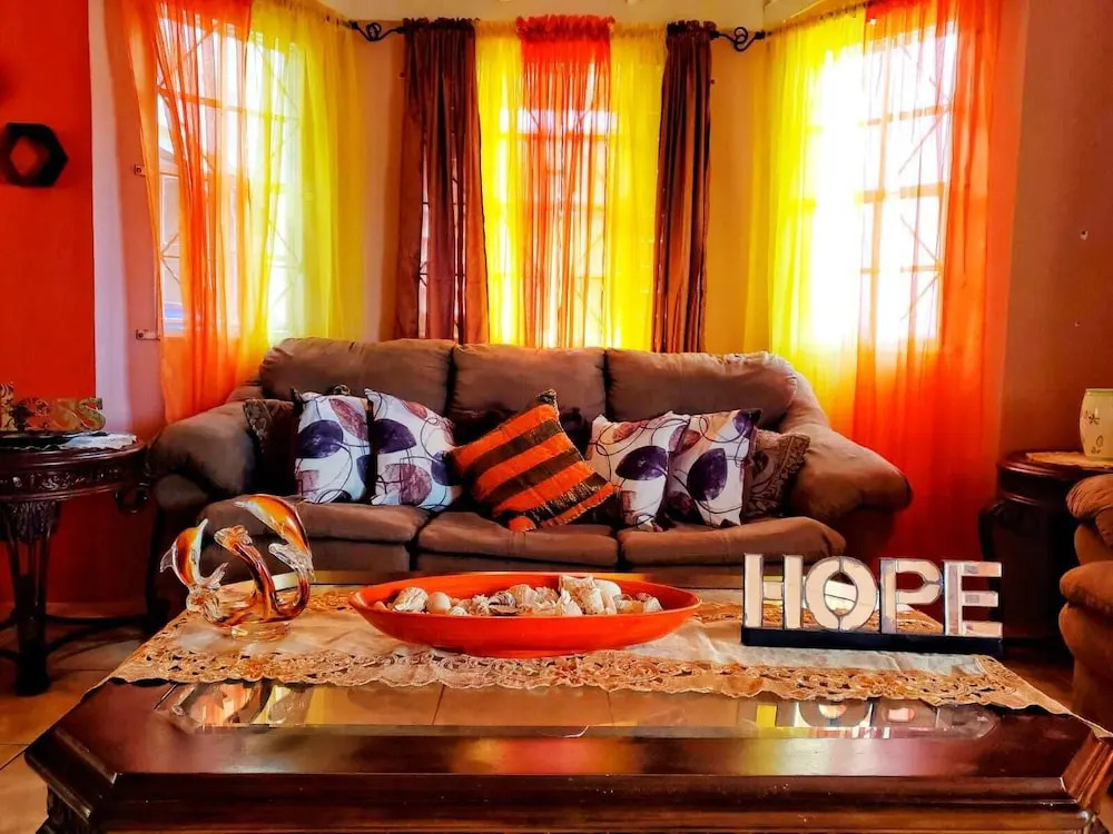 2 Bed-Sleeps 4-Gated community-5 Min Town Centre