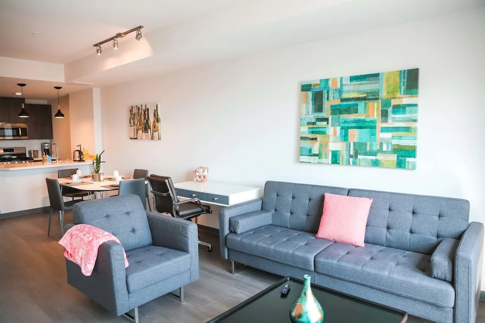 Fully Furnished Suites near Little Tokyo