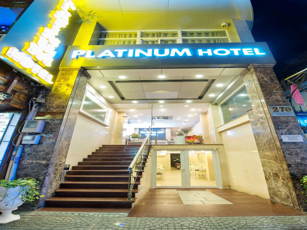 The Noble Swan Hotel New World
