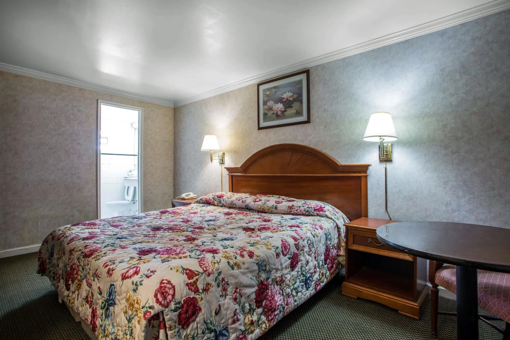 Downbeach Inn