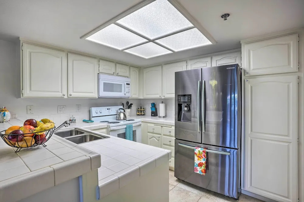 Condo w/ Patio, Walk to Downtown Palm Springs!