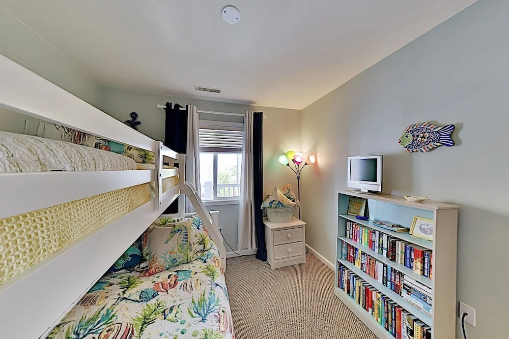 Bayfront W/ Private Balcony & Sweeping Views 2 Bedroom Condo