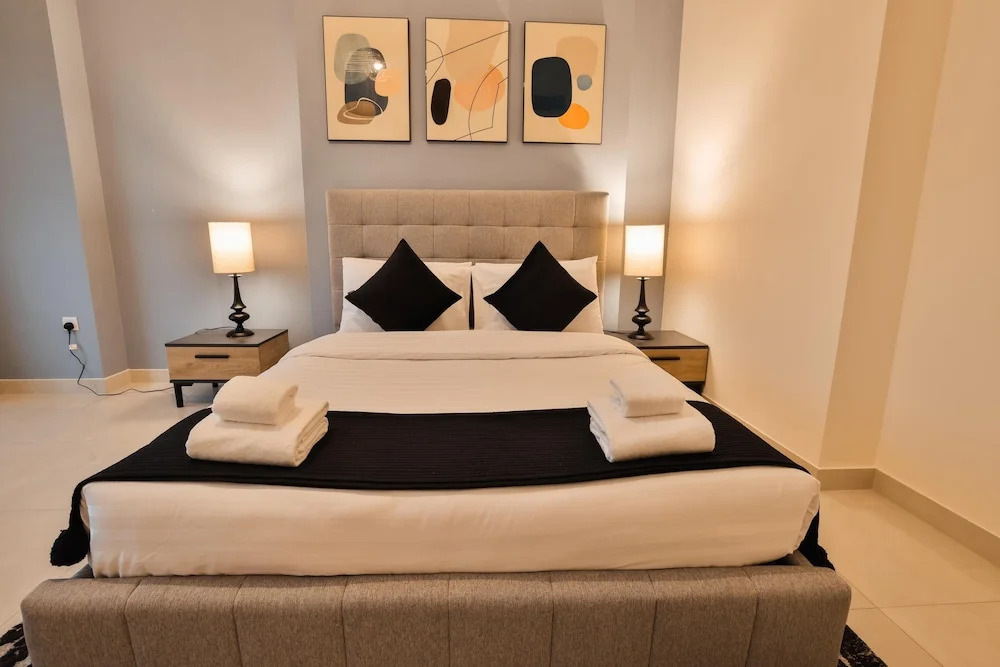 Luxe 1Bed Apt - Balcony & View