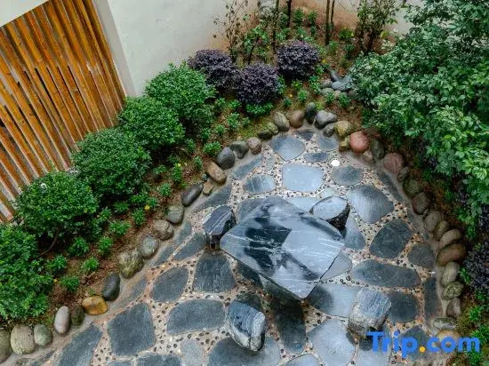Ya'an Bifeng house