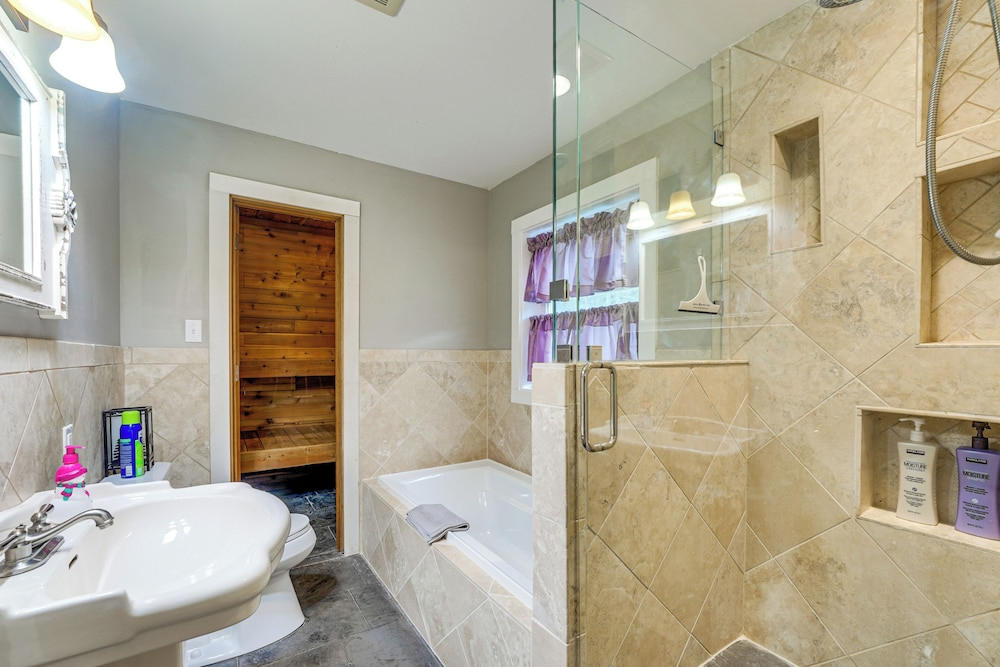 Ski, Fish & Explore: Packwood Home w/ Sauna!