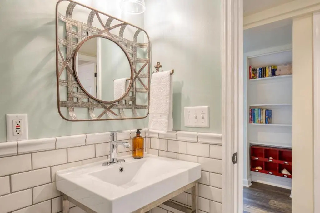 Palmetto by Avantstay Gorgeous Character Home w/ Pool, Sun Room & Pool Table!