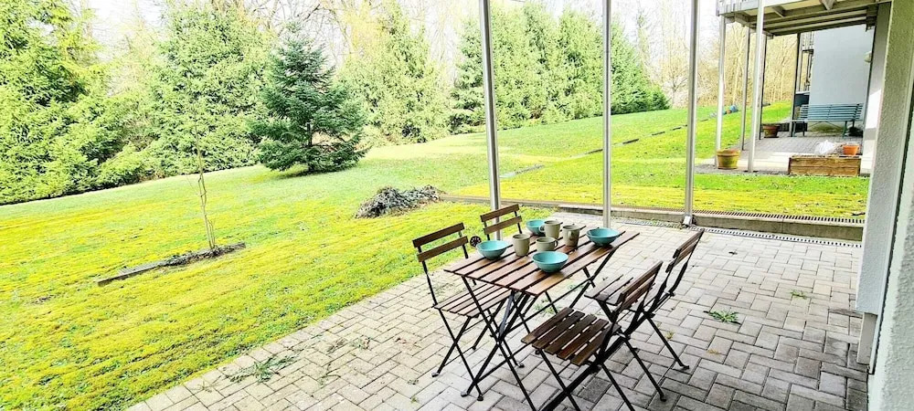 New 1 Bedroom Flat with Balcony & Garden