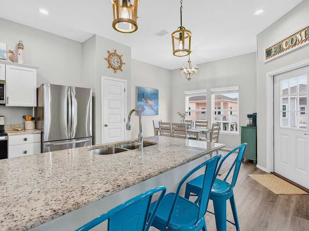 Turtle Cove 3 Bedroom Home by RedAwning
