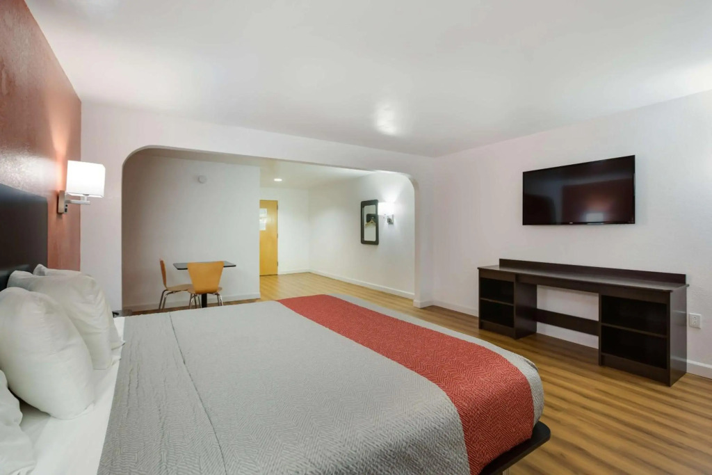 Motel 6-Suwanee, GA - Gwinnett Center