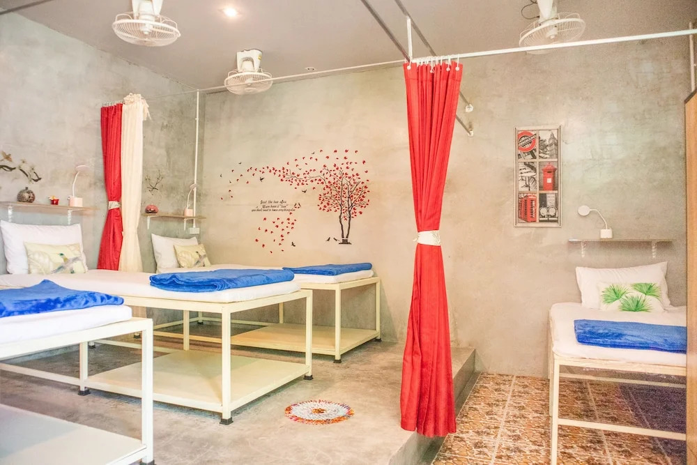 OYO 617 Tira Hostel chalong Phuket
