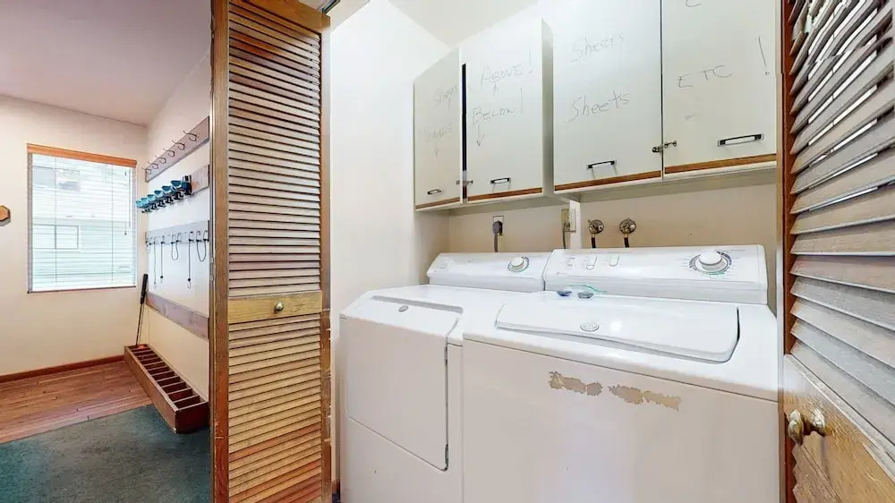 Mammoth Sierra Townhomes #23 4 Bedroom Condo by RedAwning