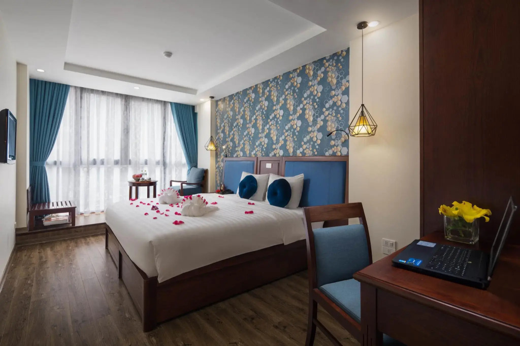 Holiday Emerald Hotel